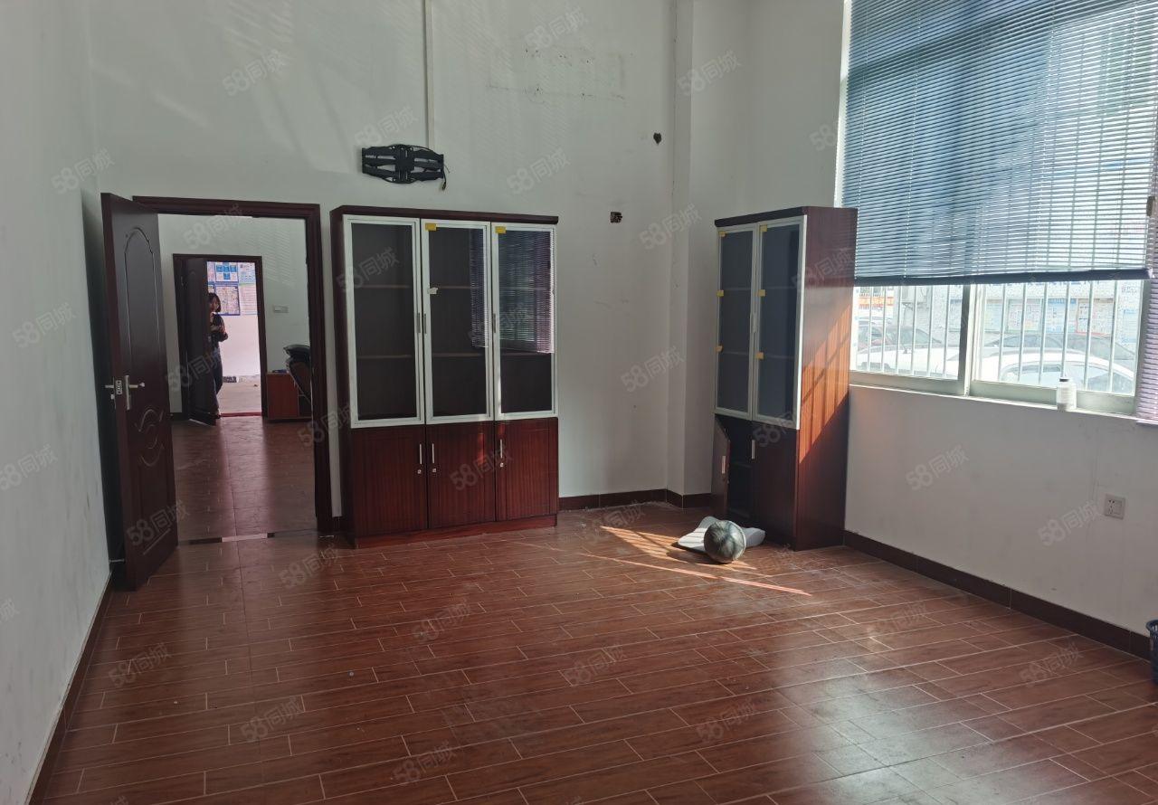 龙岗坪地靠近新生新出一楼650平米厂房出租