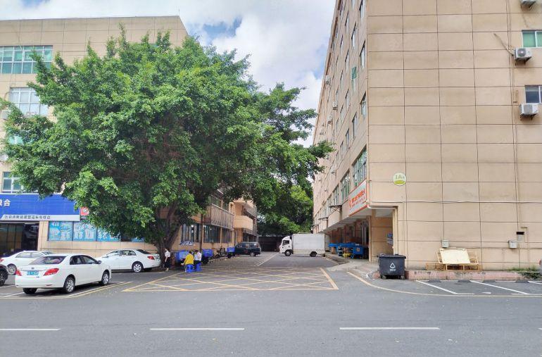 龙岗中心城志达工业园新出楼上400平精装办公室厂房超低价出租