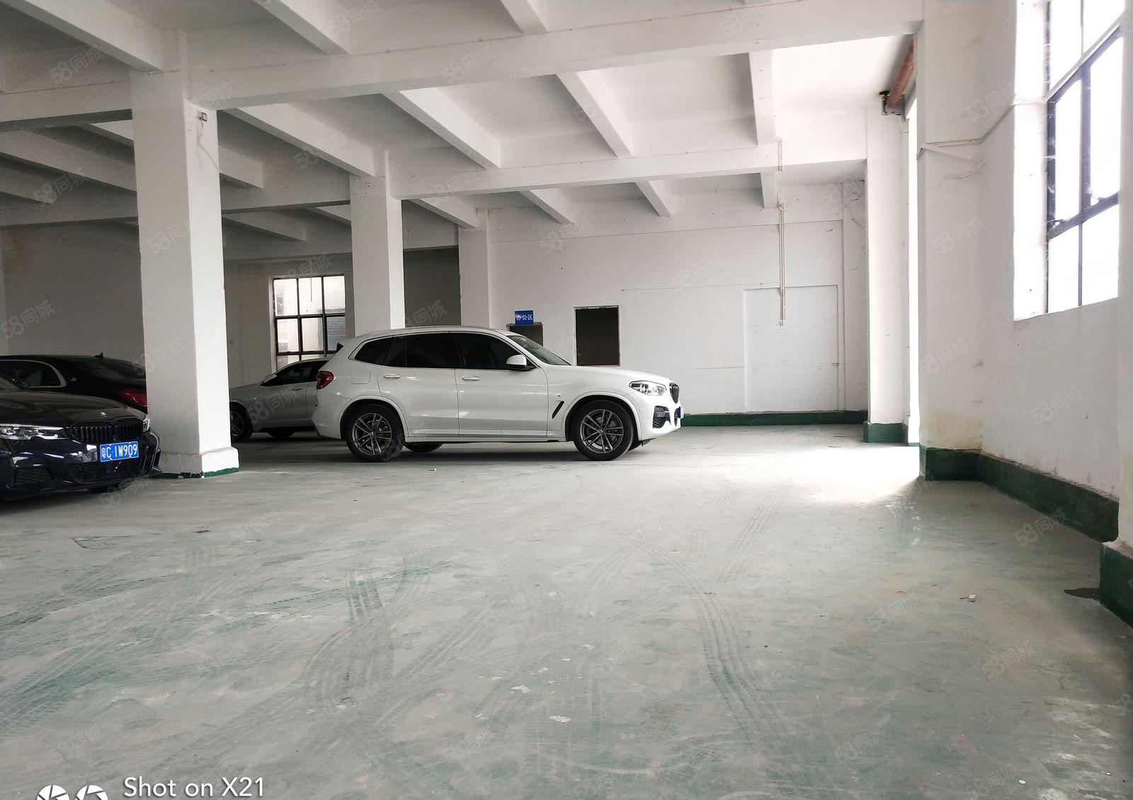 平湖华南城附近一楼厂房招租，一楼700平米