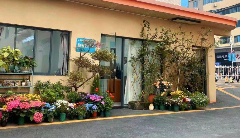 横岗六约塘坑地铁口附近新出楼上80平带精装修厂房出租