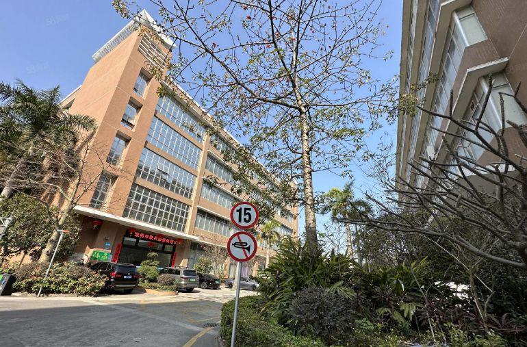 龙岗红本双地铁口产业园带装修办公厂房低价出租2000平可分租