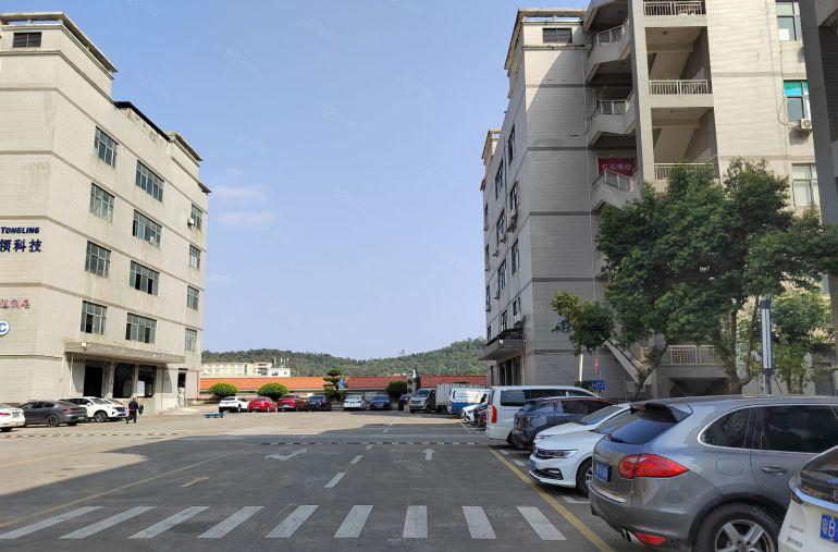 龙岗宝龙原房东2000平厂房仓库特价20元起出租，大小可分租