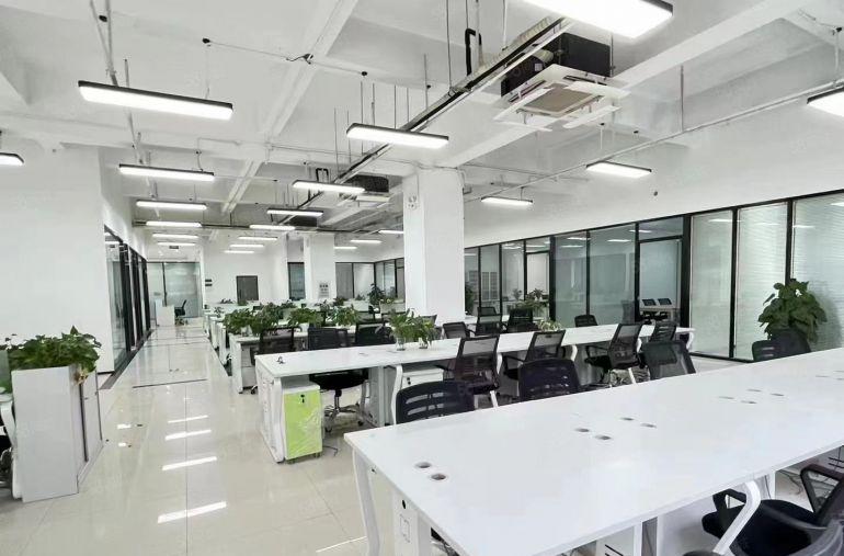 宝龙高新科技园原房东红本8楼200平方精装修办公室厂房出租