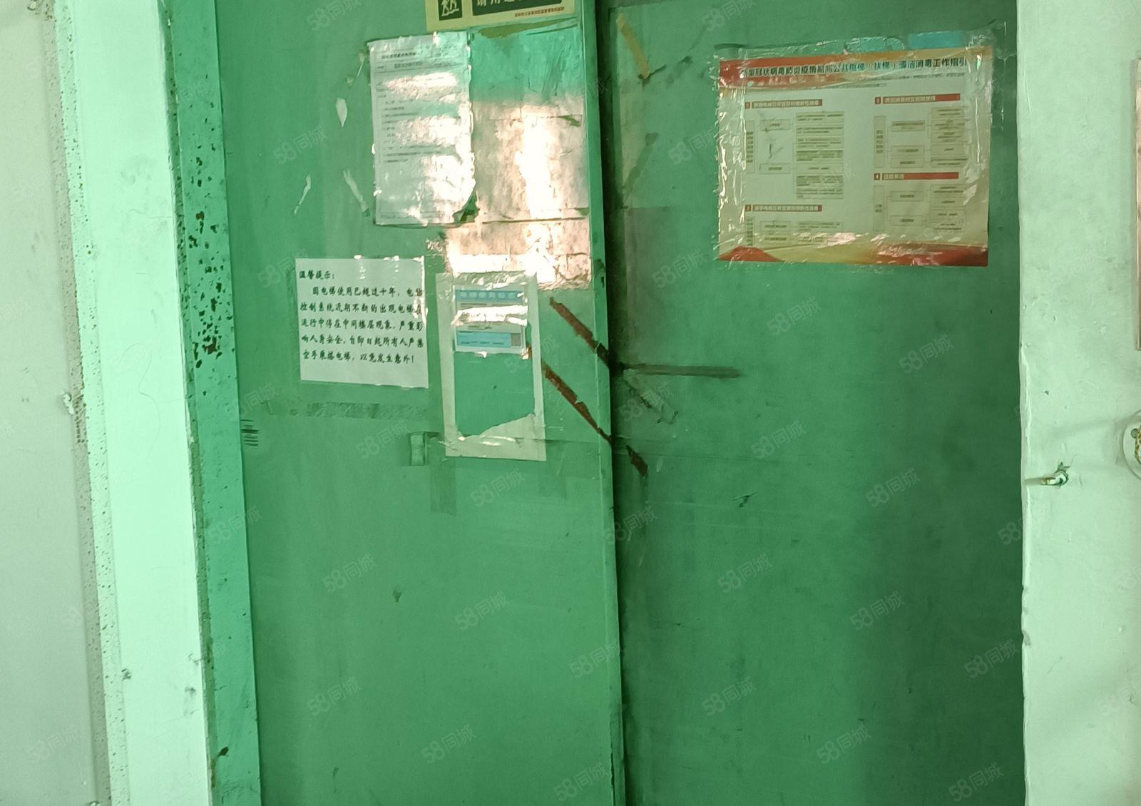 龙岗新生文化广场 二楼1200平米带装修出租