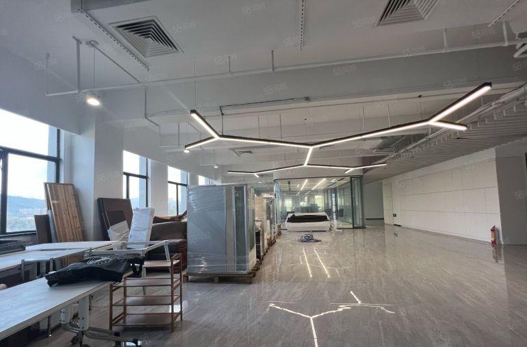 免租期一年横岗地铁口全新生产研发厂房2400平方出租带补贴