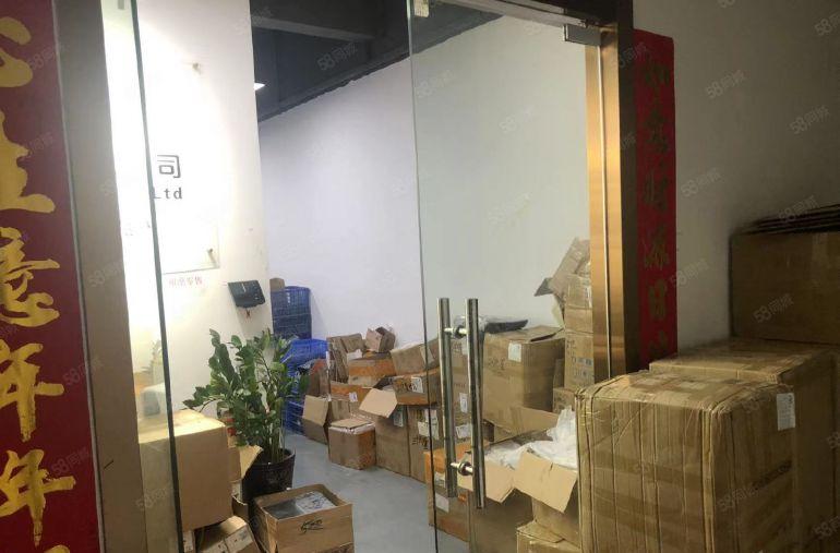 平湖华南城附近一楼550平方地铁口