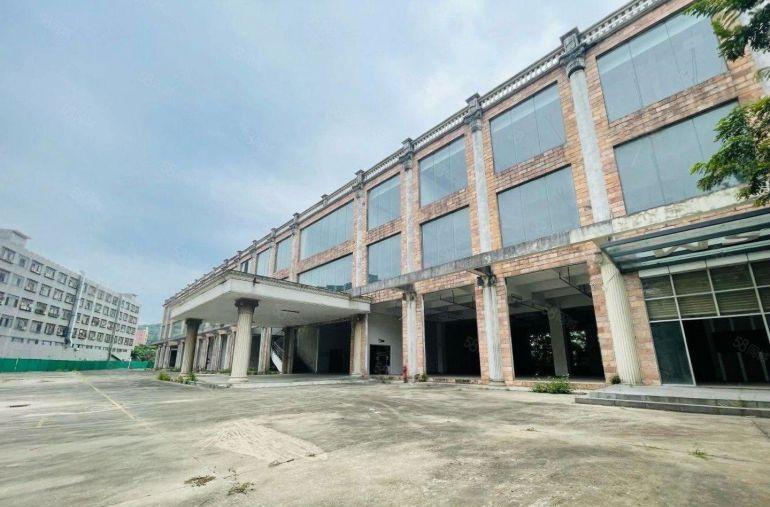 横岗特价20元近地铁独门独院 房东直租空地8000平 大路旁