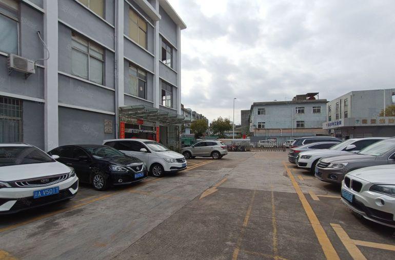 龙岗爱联地铁口附近500平楼上带精装修厂房仓库出租现成办公室