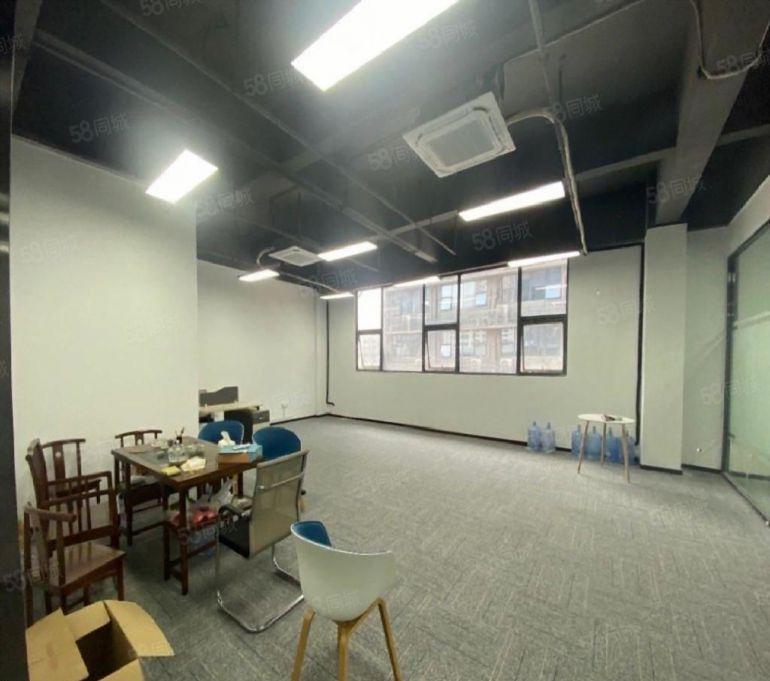 坂田五和地铁口电商园1000平方原房东标准厂房出租大小分租。