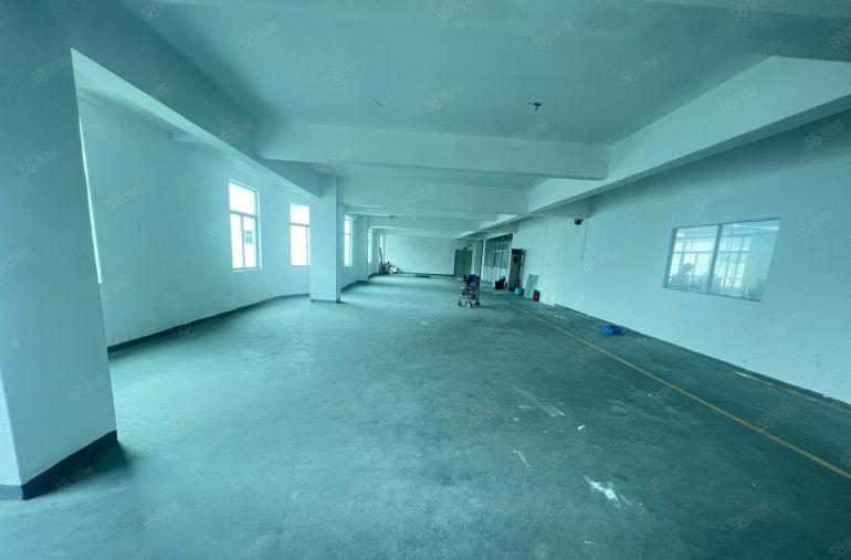 龙岗区龙西新出二楼300平标准厂房低价出租带装修吊机口