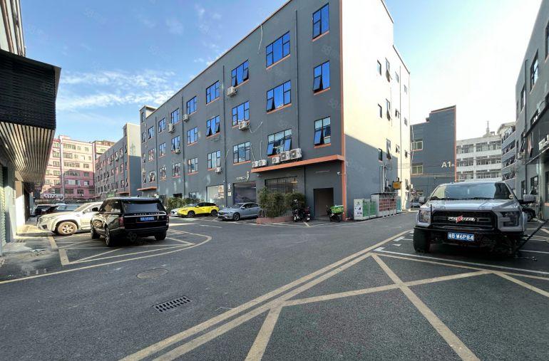 龙岗龙城广场地铁站旁电商园新出楼上300平带家私办公室出租