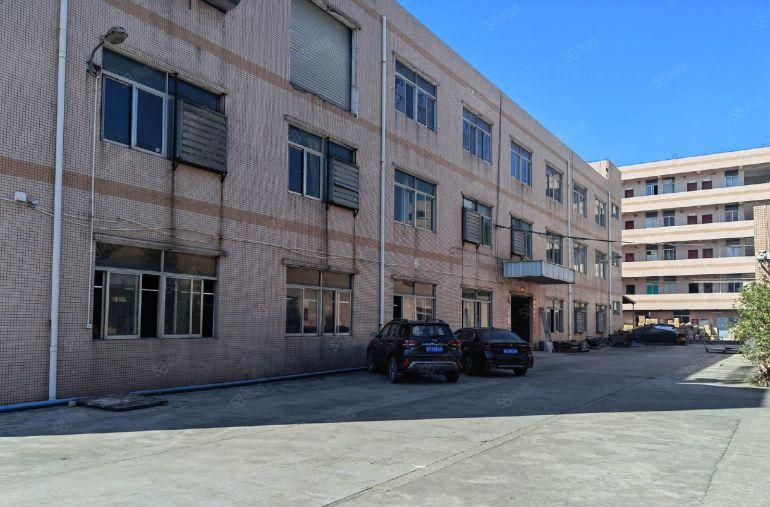 平湖独院新出一楼1580平方厂房仓库出租可分租空地大交通方便