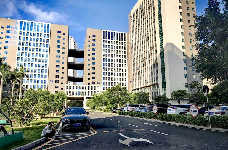 龙岗宝龙工业园区原房东红本3楼200平方精装修办公室大小可分