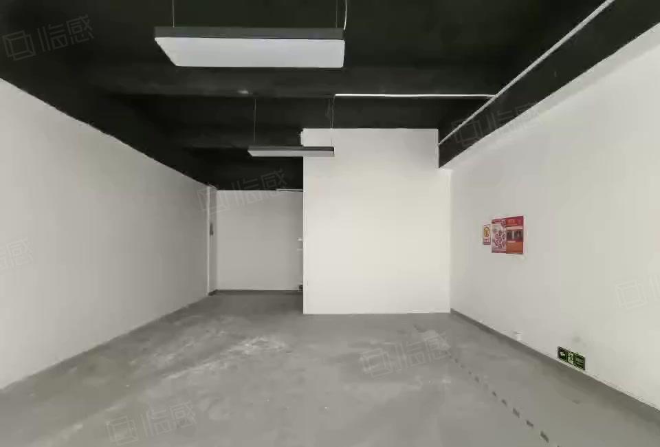 坂田贝尔地铁站200米新出一楼650平仓库招租，交通便捷