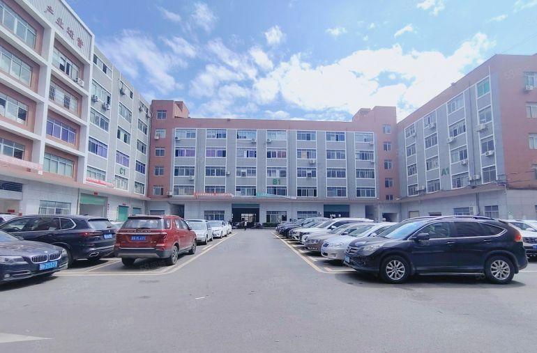 3百平起分租平湖工业园新出楼上1600平厂房仓库出租车位充足