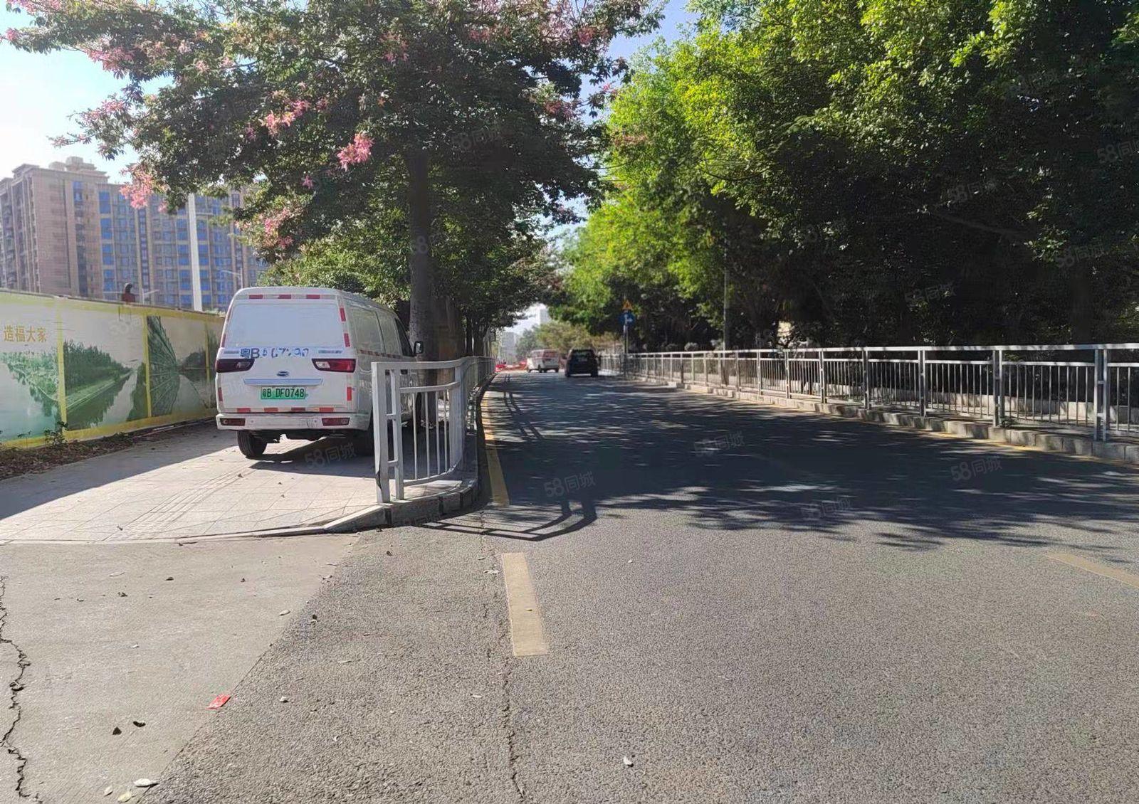 龙岗双龙地铁站附近独院空地出租2500平已硬化充电桩停车场等