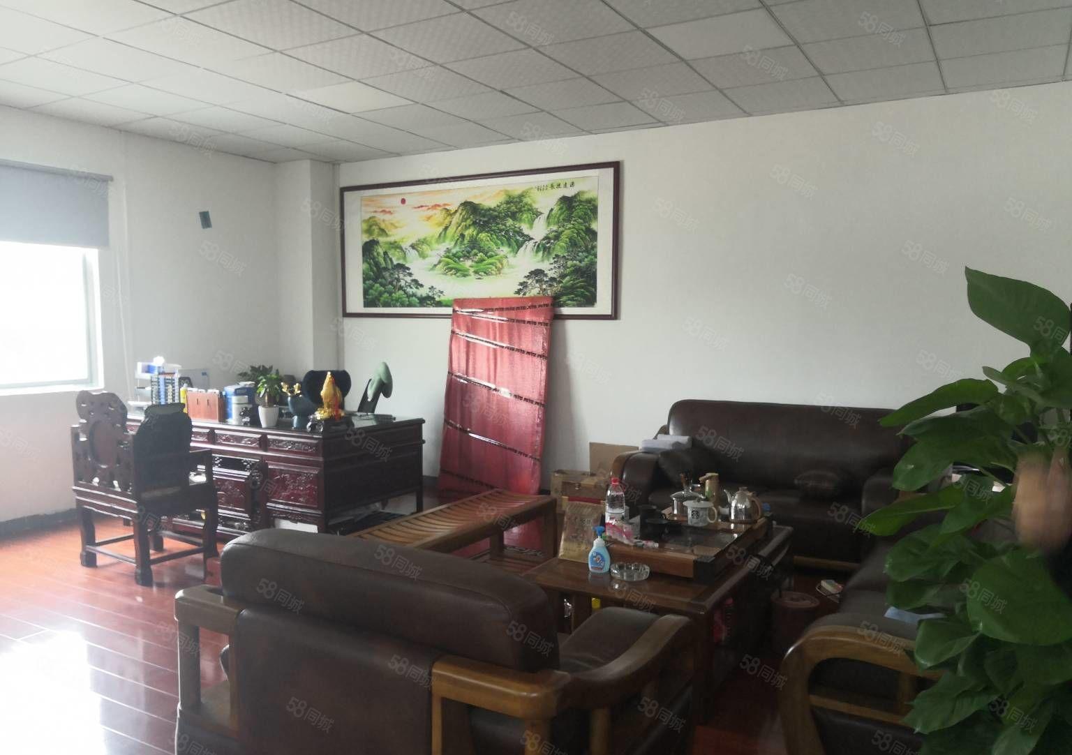 平湖华南城机荷高速出口3楼1200平方带精装修招租