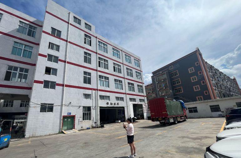 横岗坳背地铁口原房东厂房一楼出租3400平方，高度8米