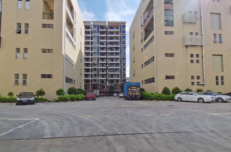 龙岗横岗六约原房东独栋5200平厂房仓库出租，带精装办公室。