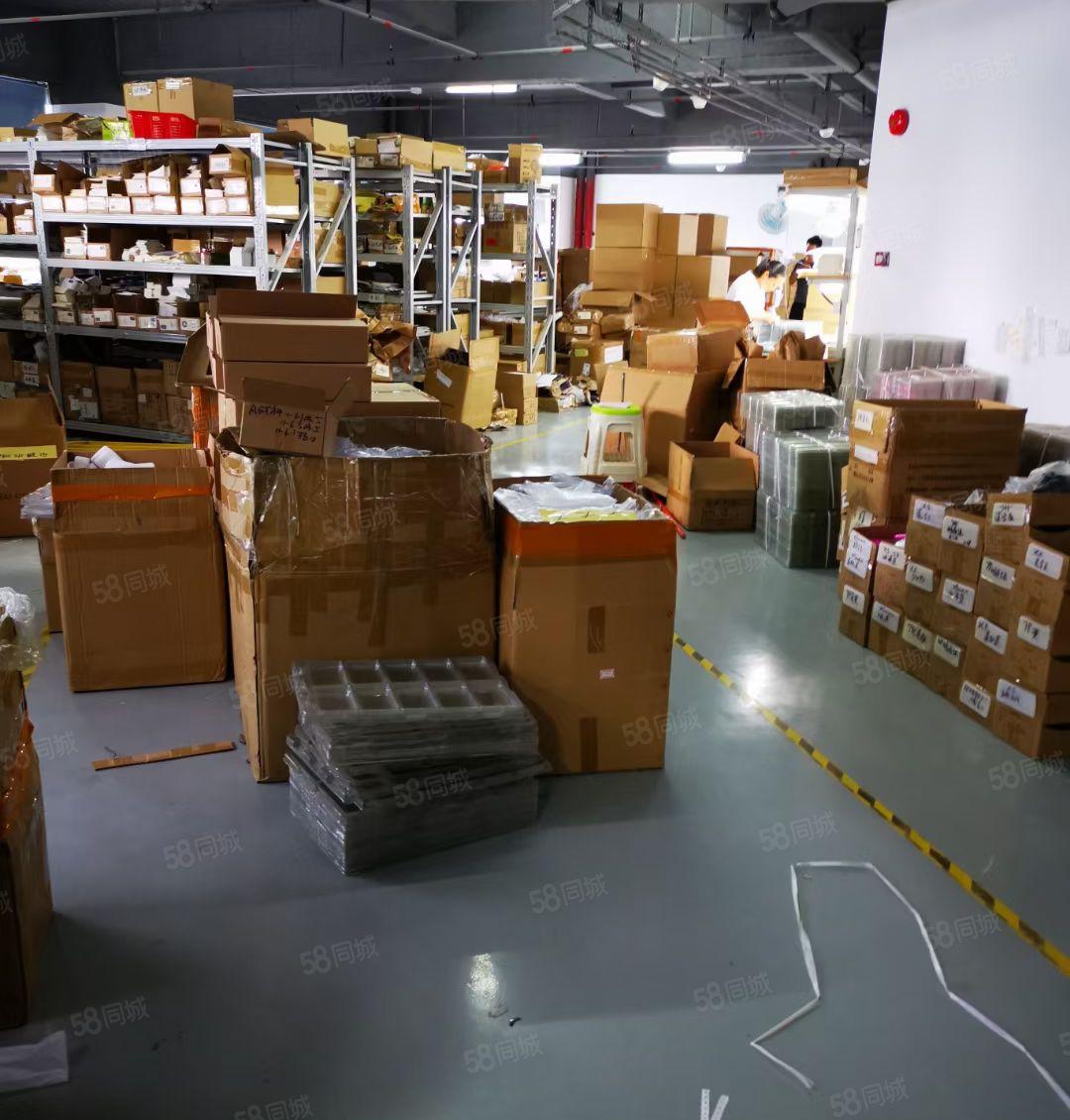 平湖华南城高大上红本厂房出租650平方楼上带精装修适合电商