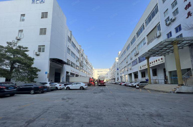 平湖华南城工业园厂房出租2000平分租20元起带5吨货梯