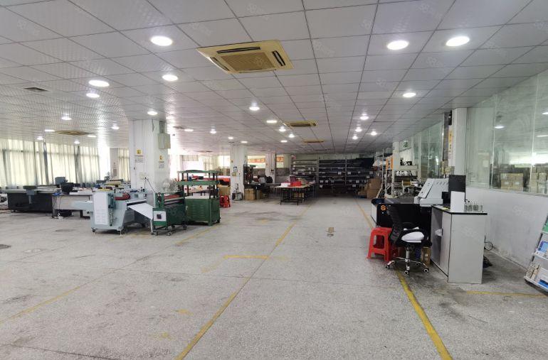 平湖木古地铁1楼2000平2楼2000平方厂房仓库出租精装修