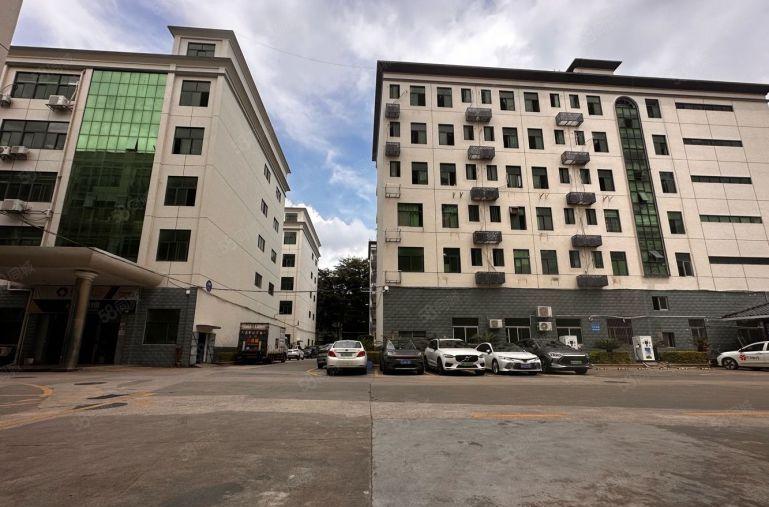 坂田上雪楼上厂房754平精装修出租，带空调家私无转让费