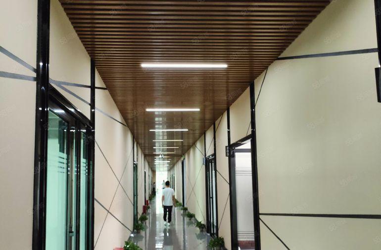 150平横岗永湖地铁口旁精装办公室 有大通间也有11格局