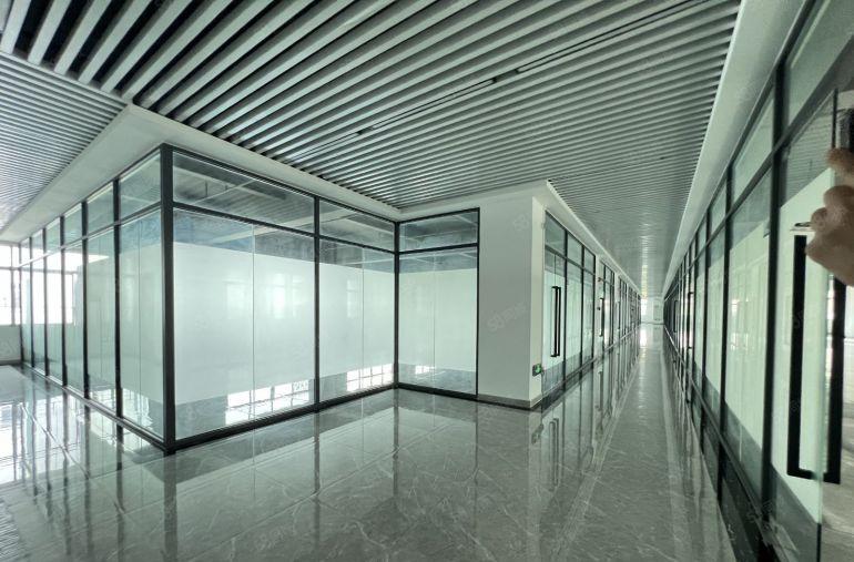 龙岗电商仓库办公室650平方厂房仓库出租带精装修配2吨货梯