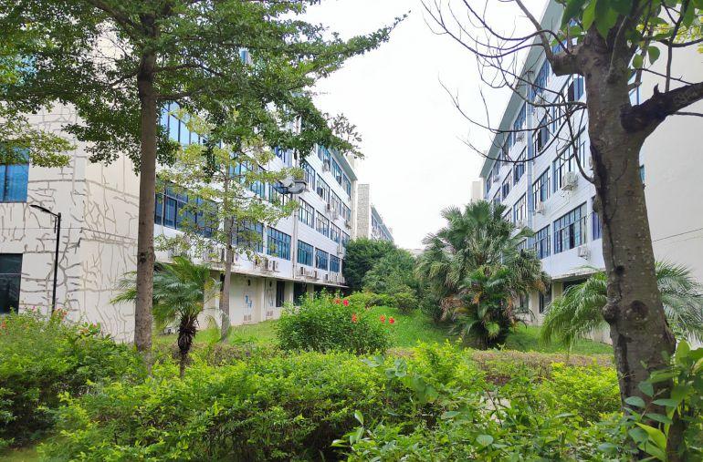 龙岗同乐科技园新出标准楼上2500平方现成装修低价厂房出租