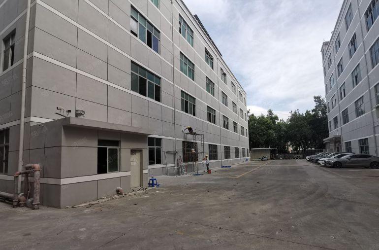 坂田地铁站附近8000平独院厂房出租报价26元有红本可分租