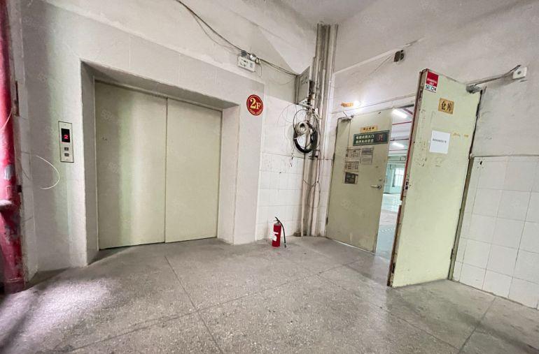 平湖新出独门独院1000平原房东带红本厂房出租，带现成办公室