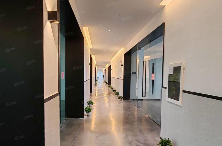 龙岗地铁口电商园区150平米起租带2吨货梯全新装修办公研发厂