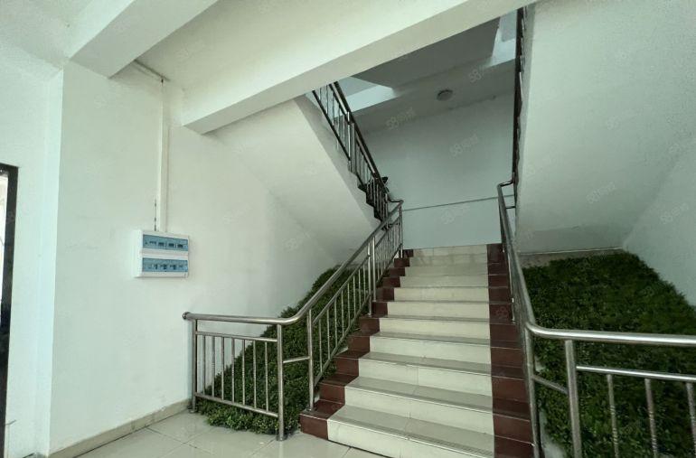 坂田地铁口电商园带家私200至800平方出租带精装修拎包入驻