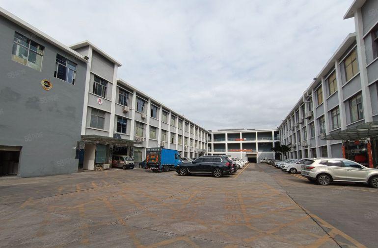 龙岗爱联地铁口附近500平楼上带精装修厂房仓库出租现成办公室