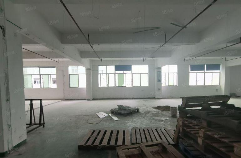 坂田厂房仓库分租200平 园区车辆进出方便 配套3吨货梯