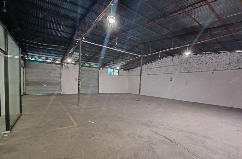 坂田地铁口附近一楼460平厂房出租  可分组