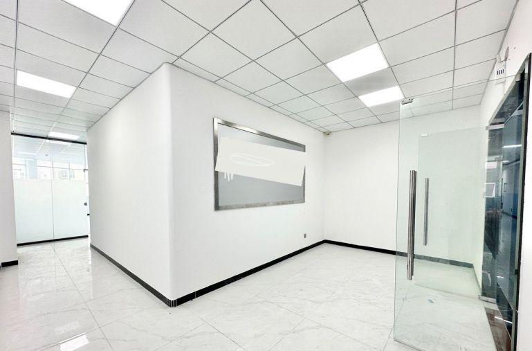 坂田雅宝产业园楼上660平现成装修办公室仓库电子生产厂房出租