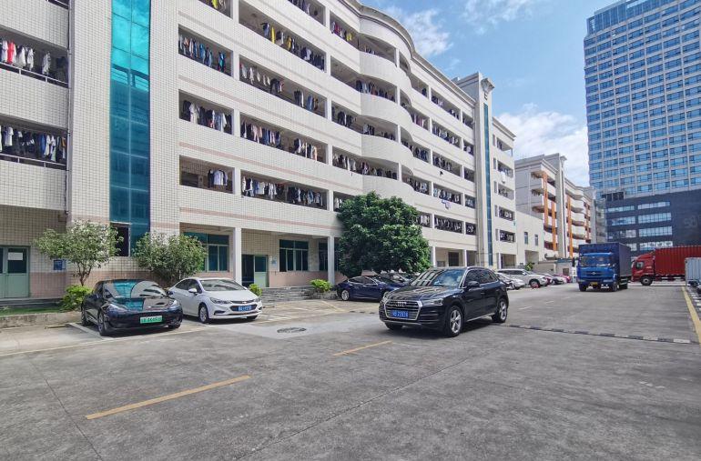 出租平湖地铁口工业区2000平标准厂房出租仓库招租500平起