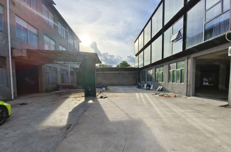 龙岗同乐独门独院原房东厂房2400平上下三层邻居深汕路旁边