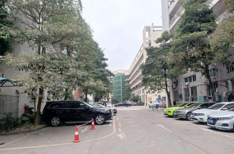 500平米起租平湖华南城工业园区一楼2000平米层高5.2米