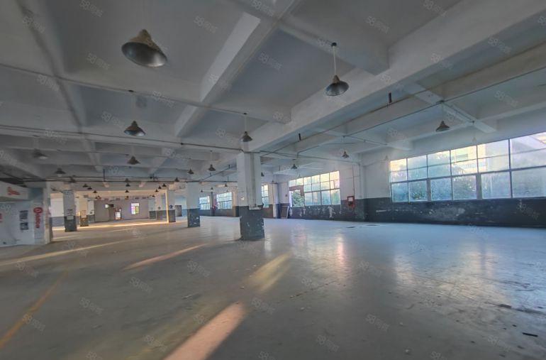 龙岗平湖单层2000平方标准厂房1000平方可分租带宿舍楼