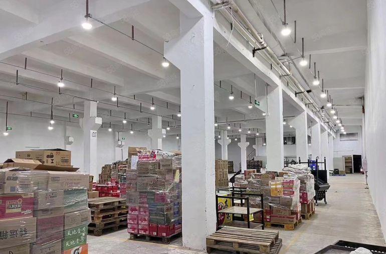 华南城新木位置一楼厂房1800平米，高度7米，租金只要23