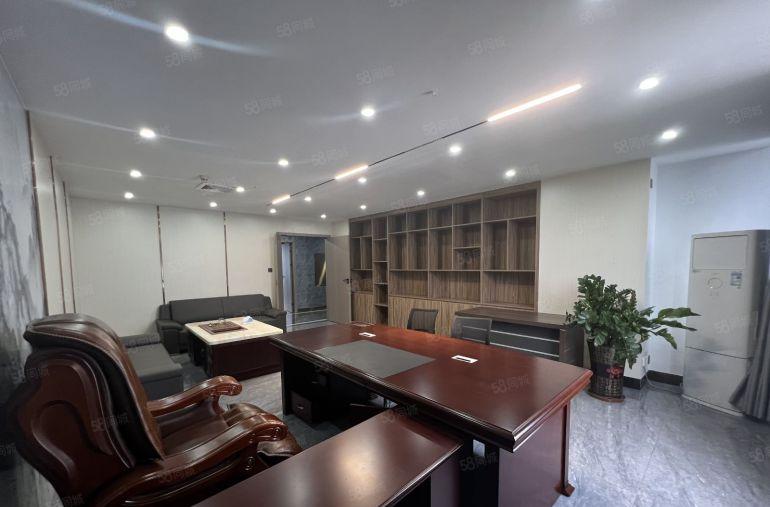 平湖华南城原房东楼上厂房1260平方电商仓库出租带装修水电齐