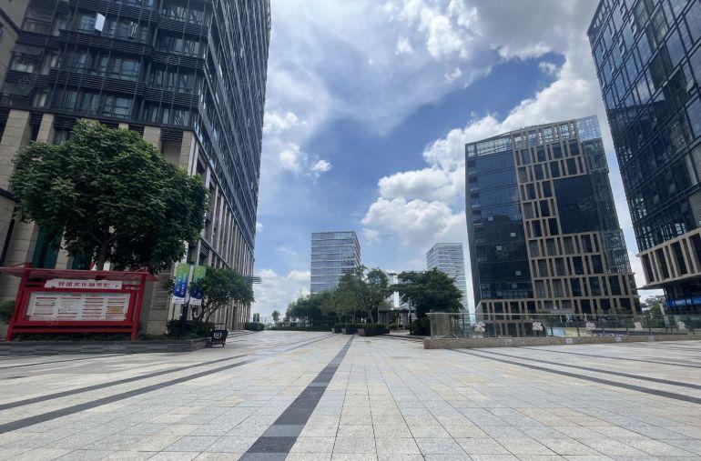 笋盘，宝龙地铁口甲级写字楼200平精装修带家私办公室厂房出租