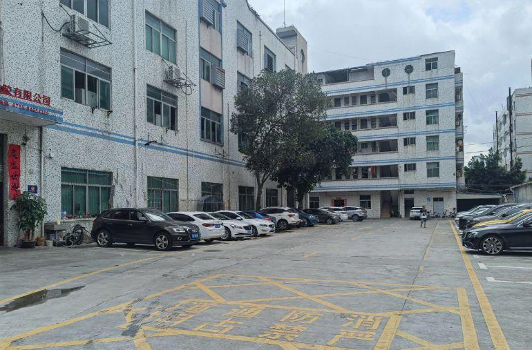 平湖独院新出一楼2100平方厂房仓库出租可分租空地大交通方便