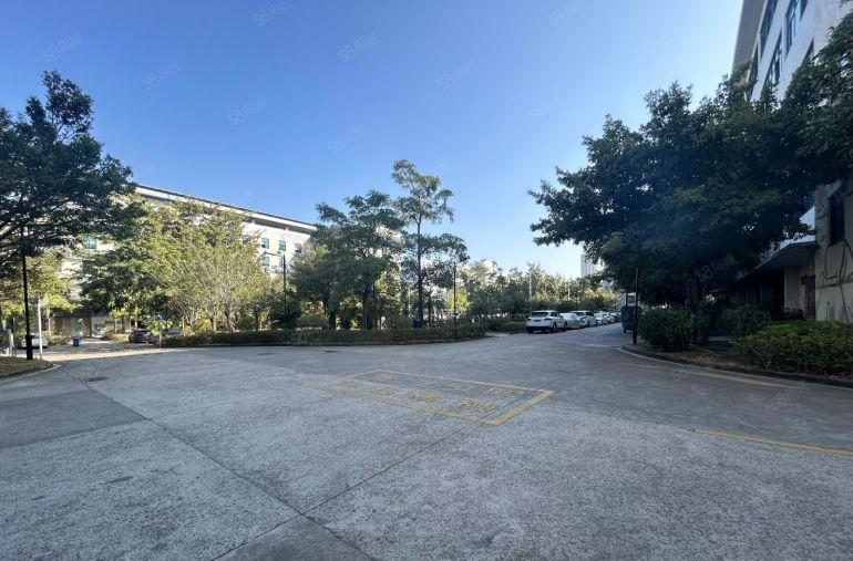 龙岗宝龙原房东工业园新出楼上整层2000平厂房出租 可分租