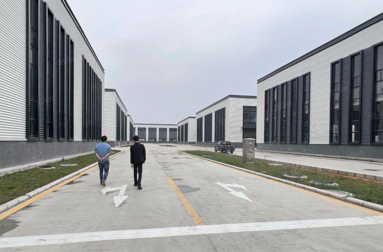 横岗街道安良社区滴水14米5000平钢构1000平起分靠山