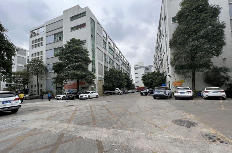 平湖华南城原房东二楼厂房1800平出租带精装修卸货平台免佣金