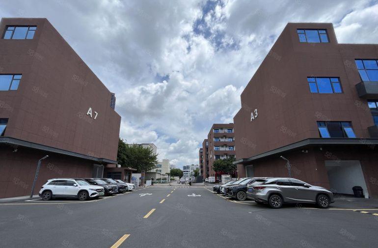 龙岗爱联地铁口，楼上500平精装修办公室仓库厂房出租可分租